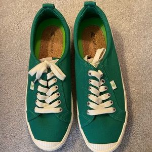 Cariama tennis shoes women 10 1/2 or mens 9